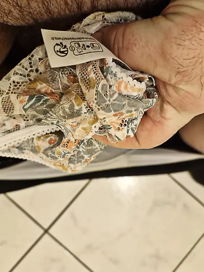 Masturbation dans ses culottes