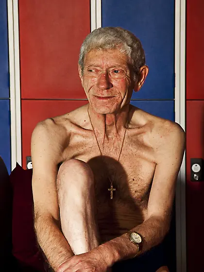 Skinny old man scores oral from sexy teen