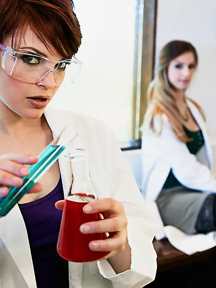 Hot scientist plays colleague