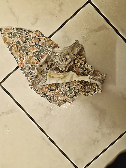 Masturbation dans ses culottes