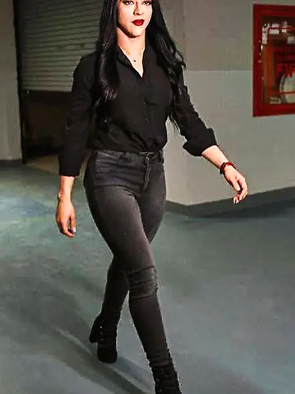 Stephanie Vaquer in black