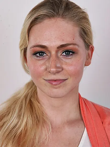 Ponytailed blonde cutie hopes