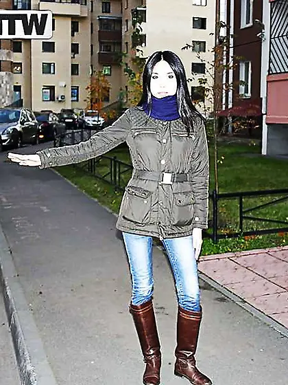 Woman gives head to full strangers