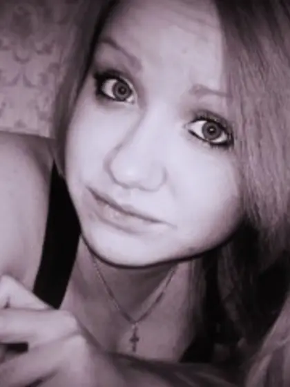 Blonde kitty perform close