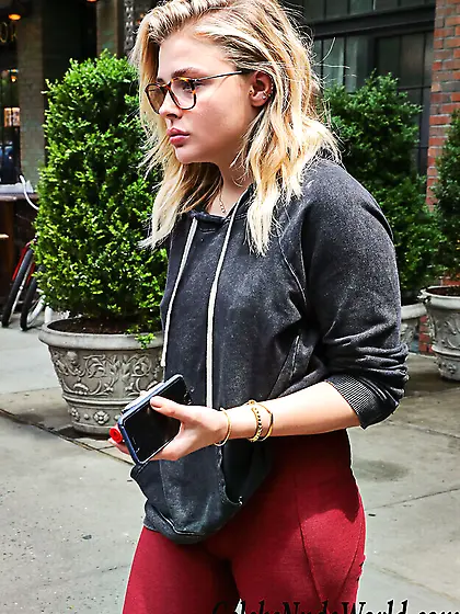 Chloë Moretz Cameltoe Photos