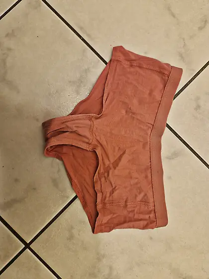 Masturbation dans ses culottes