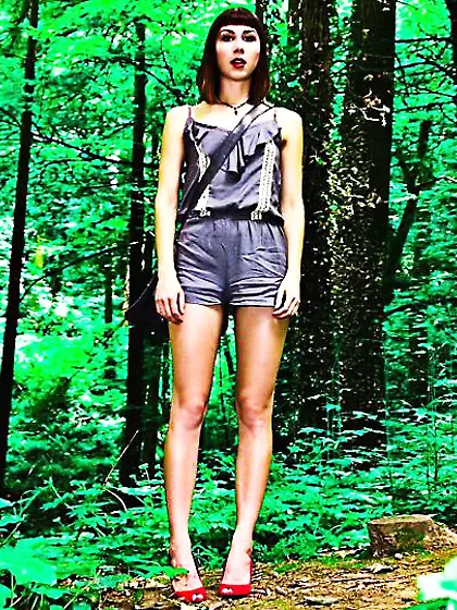 It???s outdoor that brunette Floofie Afterlife strips and shows