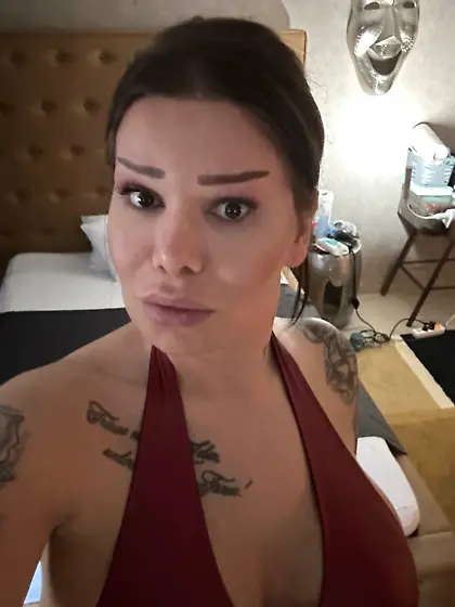 Amal TS Transe aus Dortmund mit dicken Titten