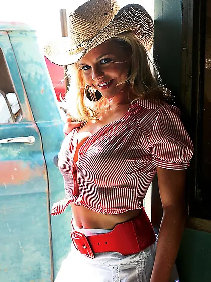 Cowgirl takes her outfit and big red belt around the waist down