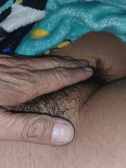 La rika panocha peluda de mi esposa dormida