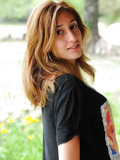 Awesome tease from a horny girl who shows her legs and more