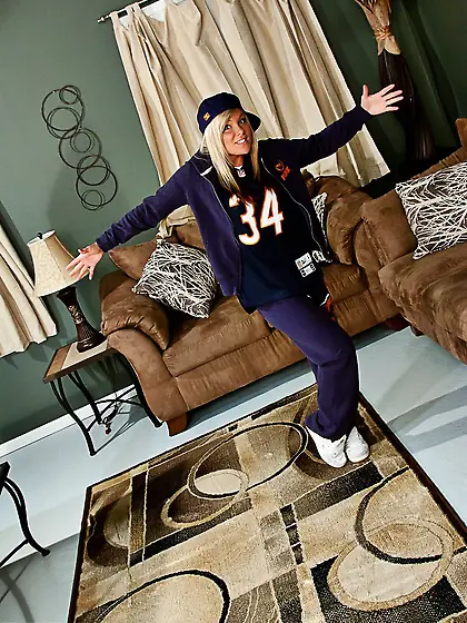 Beautiful teen cuttie Meet Madden strips in her living room and