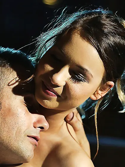 Man and his sweetheart need no light to enjoy lovemaking on floo