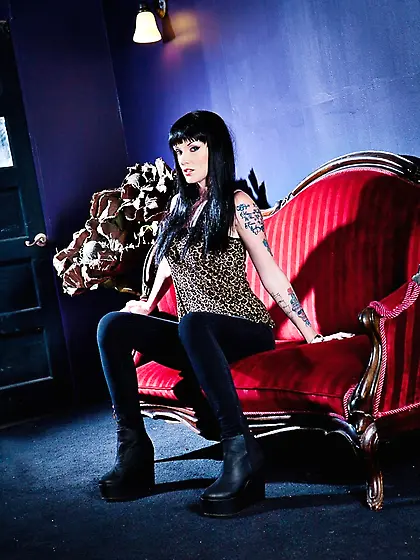 Slut with small ass exposes the bows tattooed under the nipples