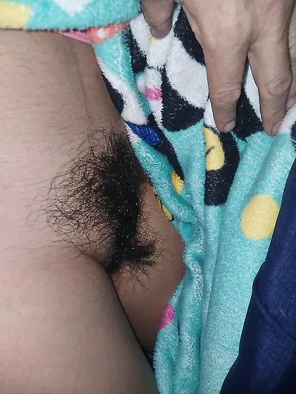 La rika panocha peluda de mi esposa dormida