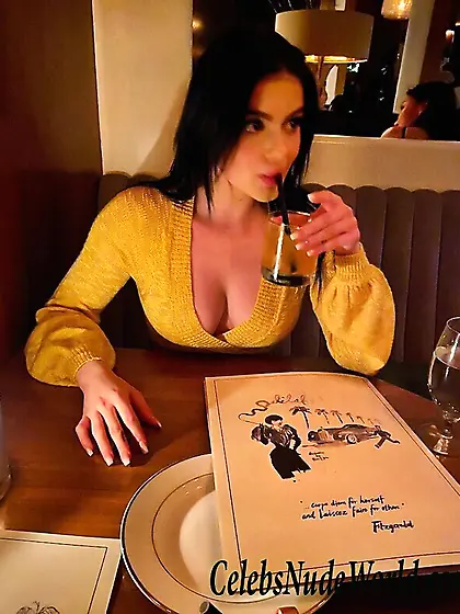 Ariel Winter Cleavage