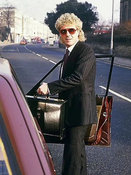 Blonde bombshell lets handsome