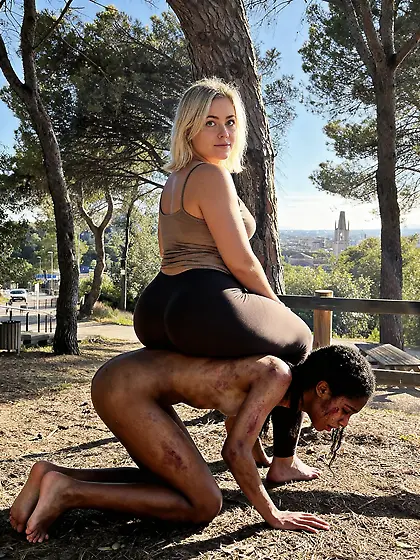 Thicc pawg sits on a niggers back
