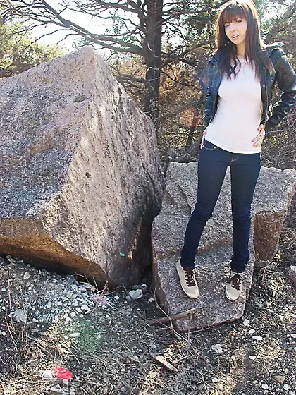 Shameless babe Ivy Jean is erotically playing with the naked big