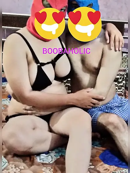 Desi Bhabhi with Natrual Juicy Big Boobs and Nipples