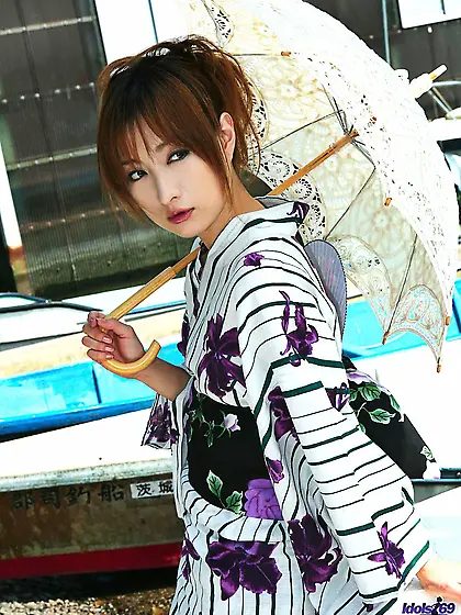 Beautiful geisha Nene Idols is uncovering her harlot tits in the