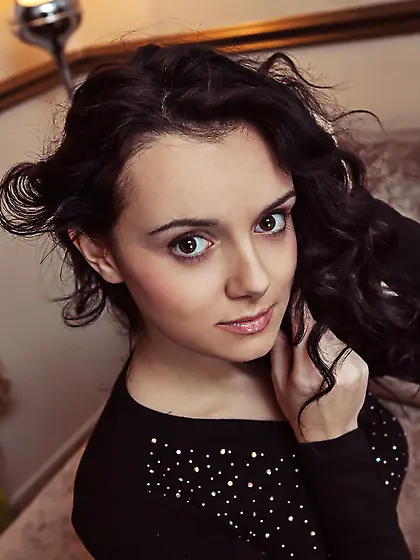 Foxy babe peels black