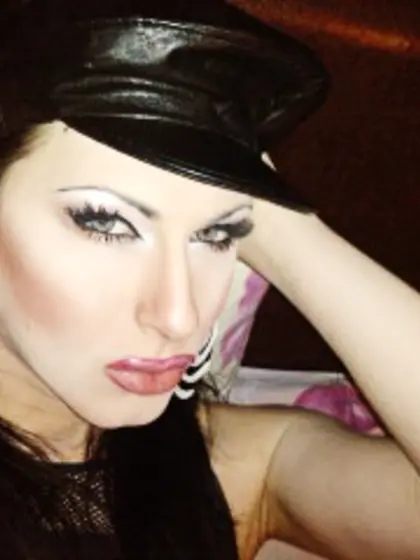 Brunette dimana perform anal