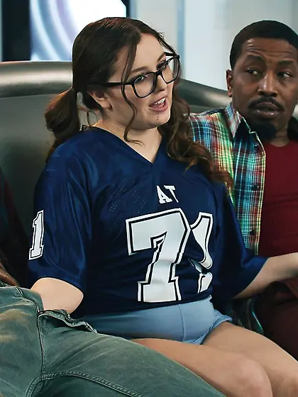 Curvaceous bimbo Leana Lovings pleasures 2 cocky guys on the cou