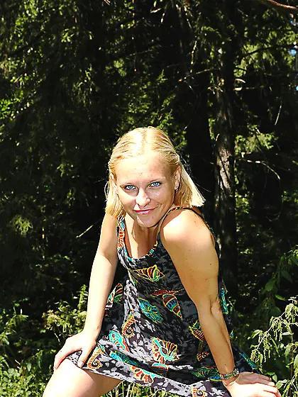 Teen blonde pissing on a tree outdoor