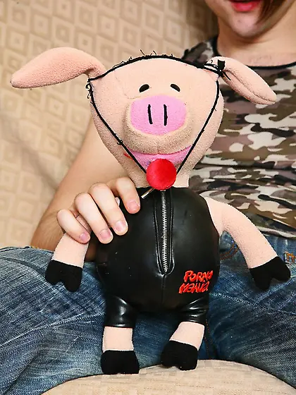 Lovely babe knows how to make any man cum fast on her perky tits