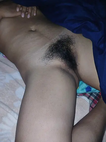 La rika panocha peluda de mi esposa dormida