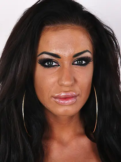 Spicy gypsy alike damsel