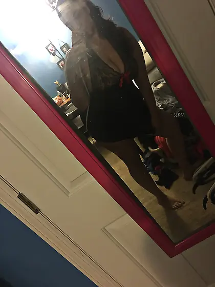 Wife looking for tributes and selling custom vids