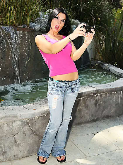 Rebeca Linares strips her tight blue jeans off outdoors and show
