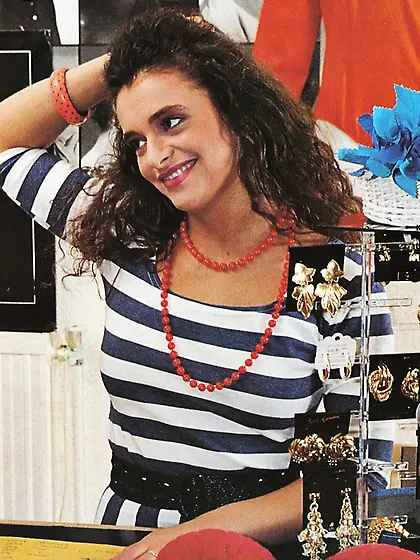 Horny housewife big juggs