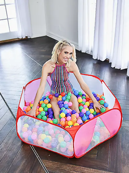 Her teasing abilities are second to none as she sucks dick