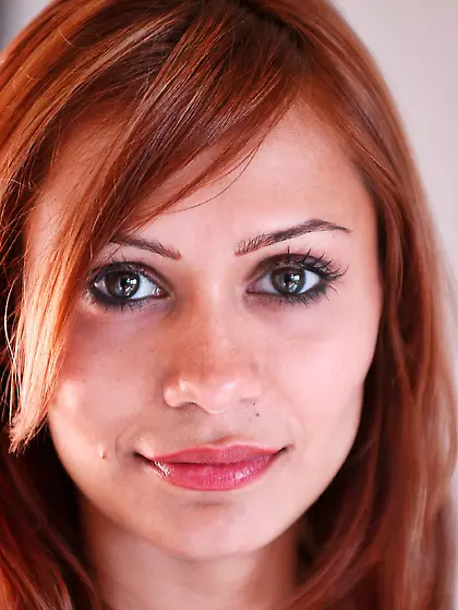 Eva Roberts likes ot touch herslef in a very soft and delicate w