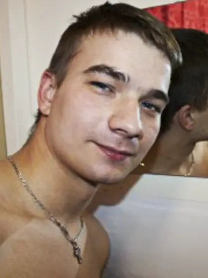 Brunette edward perform close