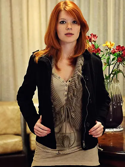 This redhead bimbo Mia Sollis has got a beautiful pussy cleft be