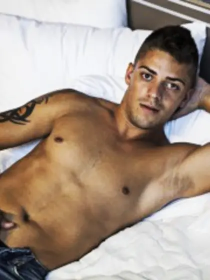 Brunette Young Man Levyst Live Orgasm.