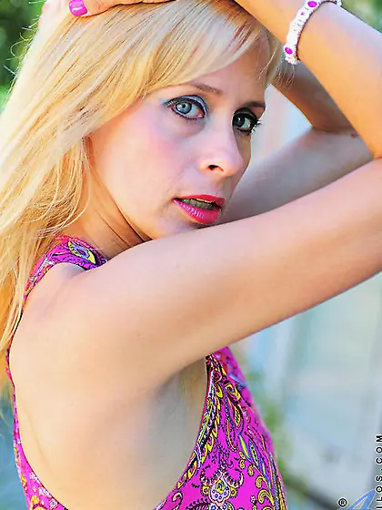 Payton Leigh takes her clothes off and teases us with her amazin