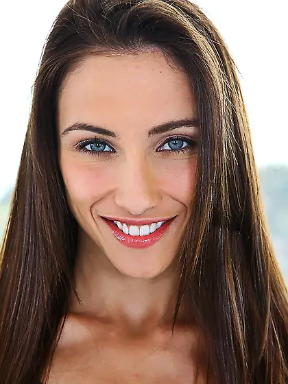 Slim beauty in awesome blue leotard knows how to pose in provoca