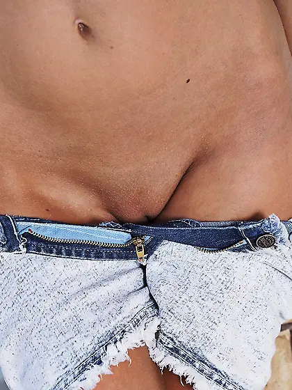 Let Fedra brighten up your day with her presence today.