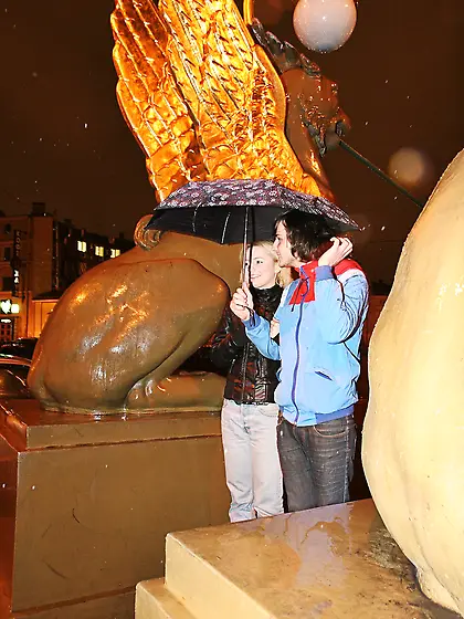 Sheyla has a boyfriend.