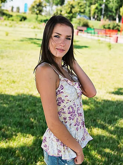 Romanian milf gives up lakeside pussy shots