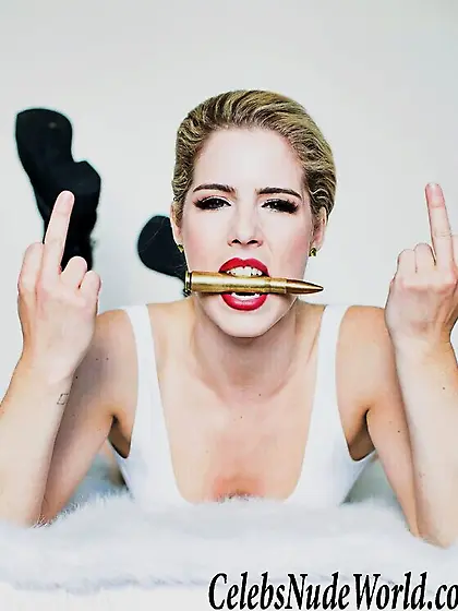 Emily Bett Rickards Sexy