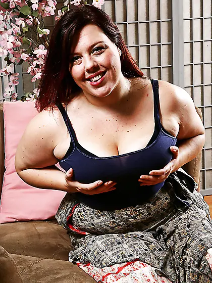 Big butt mature undressing