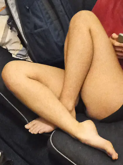 Photos volées des pieds d'Inès ma coloc lesbienn