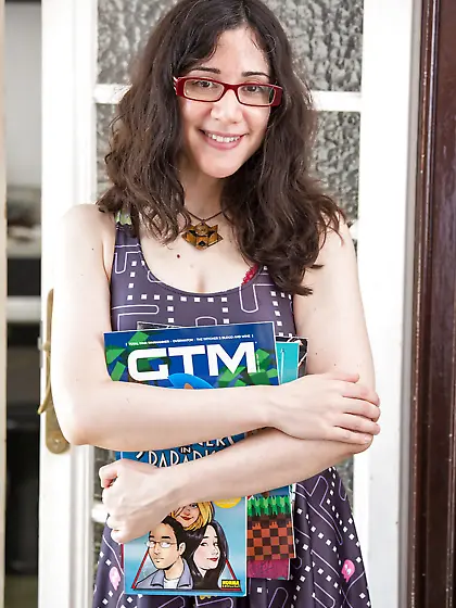 Lingerie wearing chick goes on to show her ass with passion