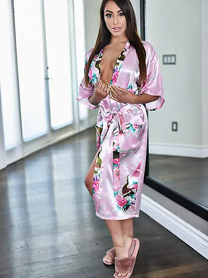 Cultured MILF gets what she needs 